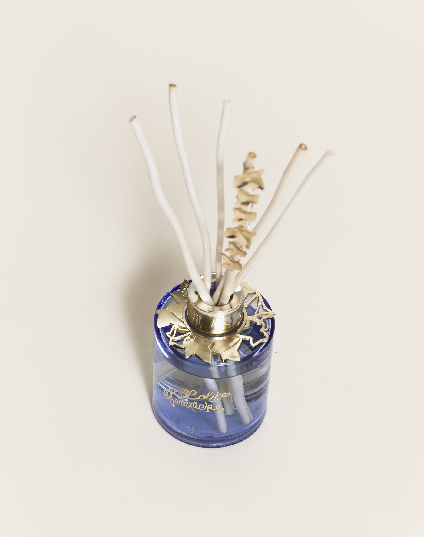מפיץ ריח ניחוח מתוק של ציפורן ודובדבן, (Lolita Lempicka Violet Jewlery Scented Bouquet) 115ml